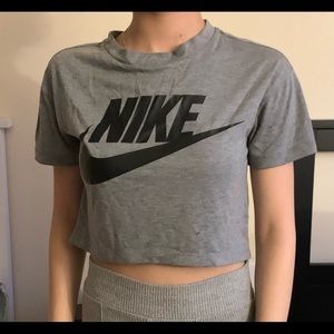 Nike cropped t-shirt size xs for only 15$!!!